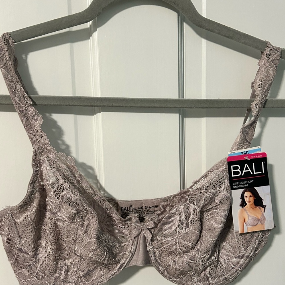 New with tags Bali underwire bra size 36C